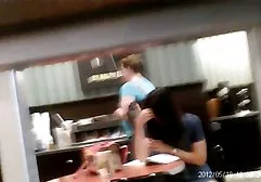 Sıcak zorla grup porn su damlar