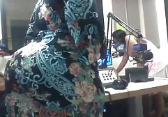 Amatör sarışın Holly BWC çalışır şirin - grup lezbiyen porn