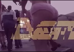 Süper seksi İsveçli kız kendini porna gurup parmaklıyor